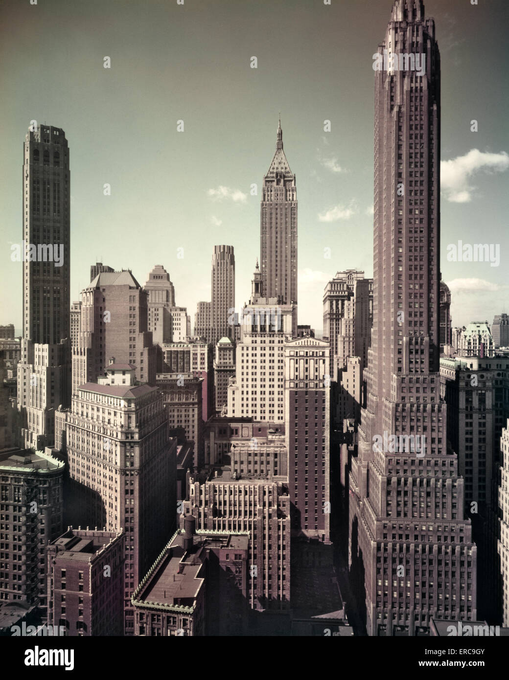 1950ER JAHREN SKYLINE DER WOLKENKRATZER CITY BANK LANDWIRTE VERTRAUEN IRVING TRUST BANK OF MANHATTAN 60 WALL STREET TOWER NEW YORK CITY USA Stockfoto