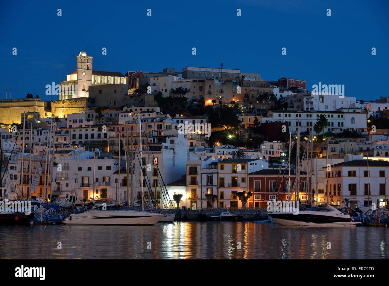 Dalt Vila Ibiza oder Eivissa, Abend, Ibiza Stadt, Ibiza, Balearen, Spanien Stockfoto