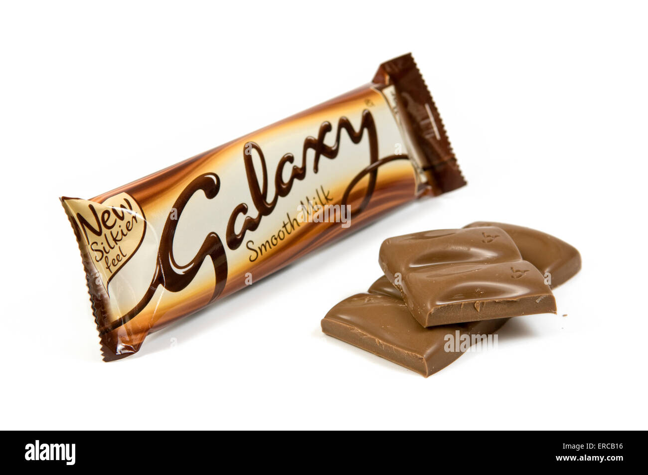 Galaxy glatt Milchschokolade Balken auf weißem Hintergrund mit offenen Balken an der Seite Stockfoto