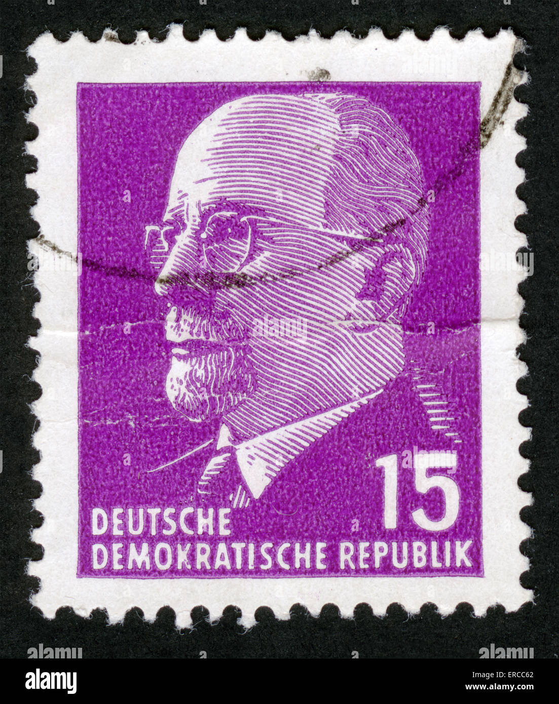 Deutschland, Poststempel, Stempel, ca. 1971: Briefmarke gedruckt in DDR (Ostdeutschland) zeigt Vorsitzenden Walter Ulbricht Portrait über 1971 Stockfoto