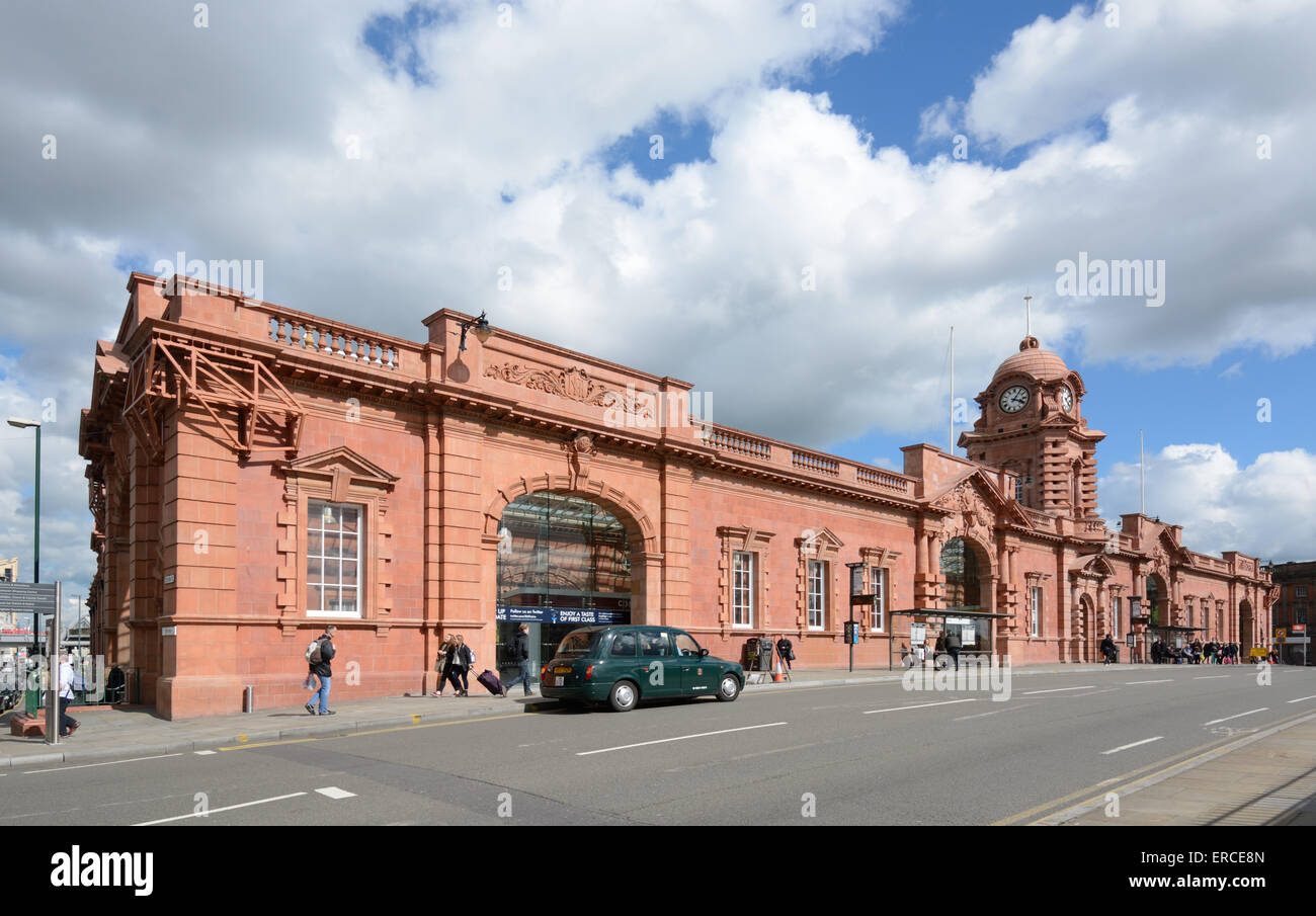 Nottingham Bahnhof, vor kurzem renoviert. Nottingham, England. Stockfoto