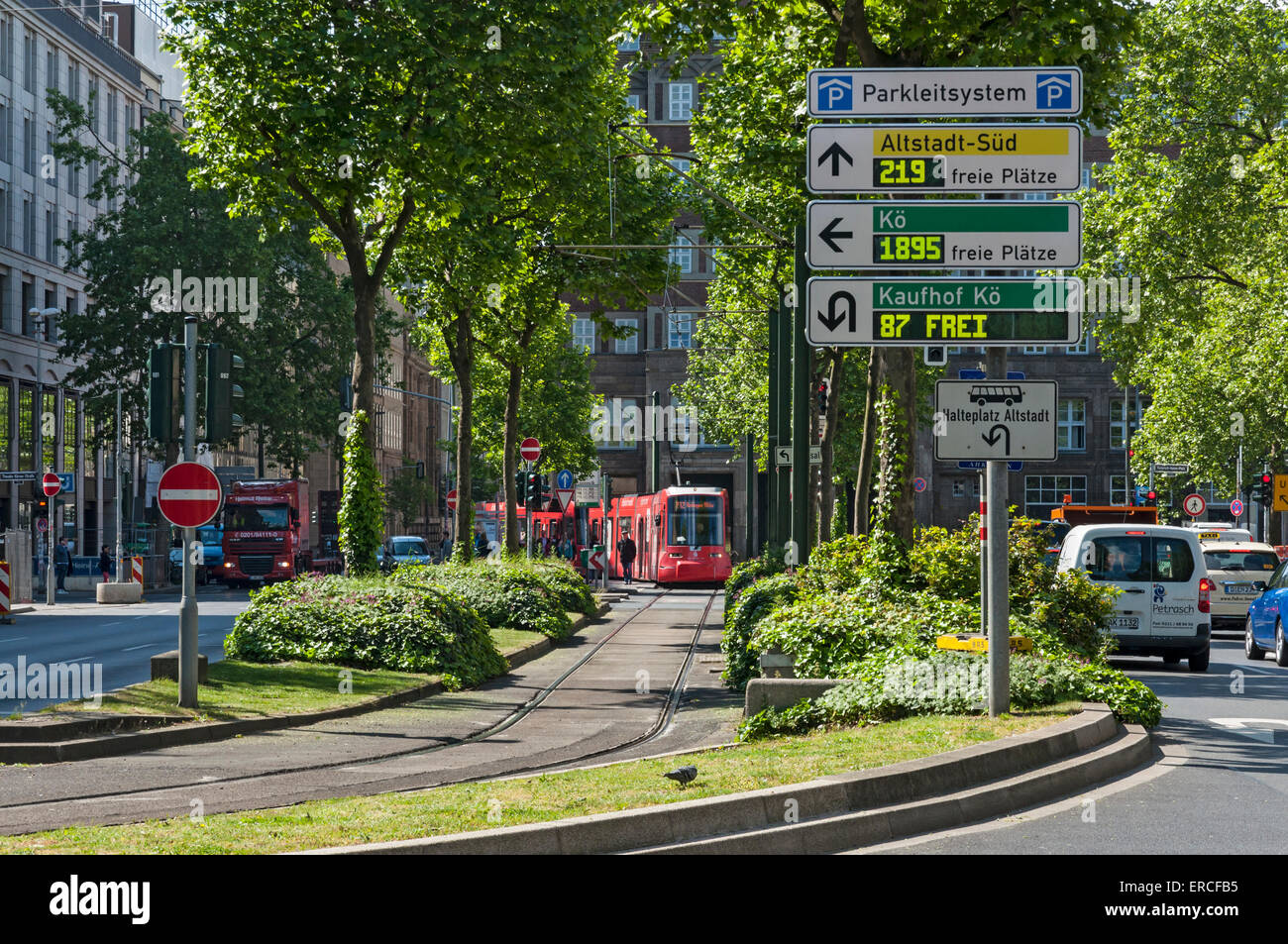 Parkplatz Straßenbahn Stockfotos und -bilder Kaufen - Alamy