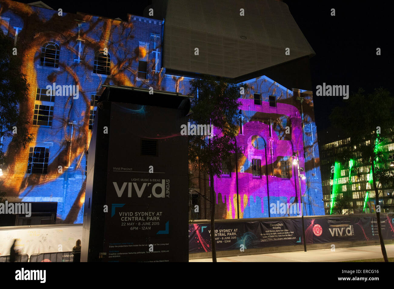 Sydney, Australien. 1. Juni 2015. Vivid Sydney präsentiert Straßen vor einem spektakulären Licht und Musik-Show, einheimische Künstler Reko Rennie bringt Aborigine Kultur in Kombination mit multidisziplinärer Künstler Beastman. Bildnachweis: model10/Alamy Live-Nachrichten Stockfoto