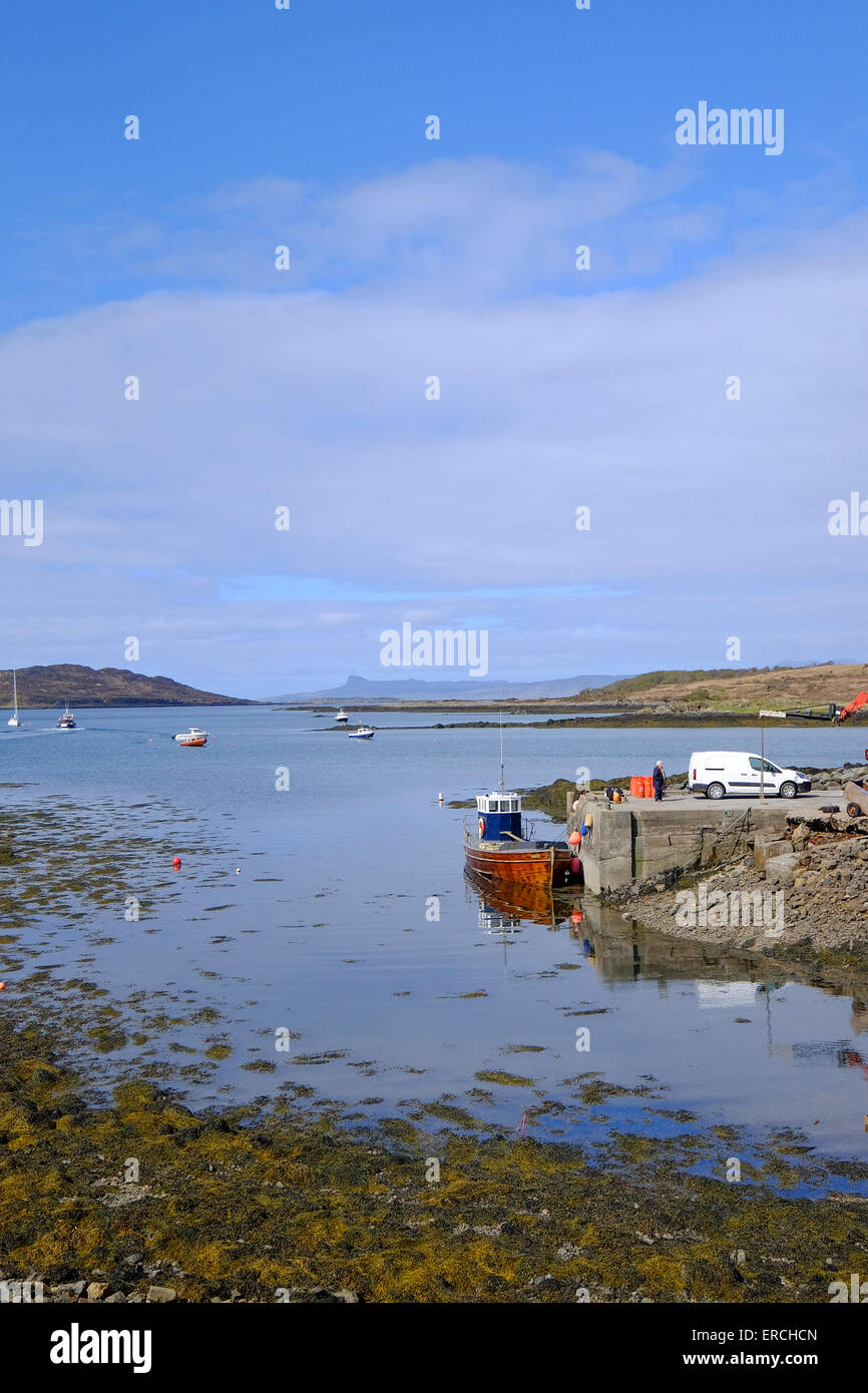 Versorgung-Boot anschickt, Arisaig für Isle Muck zu verlassen Stockfoto