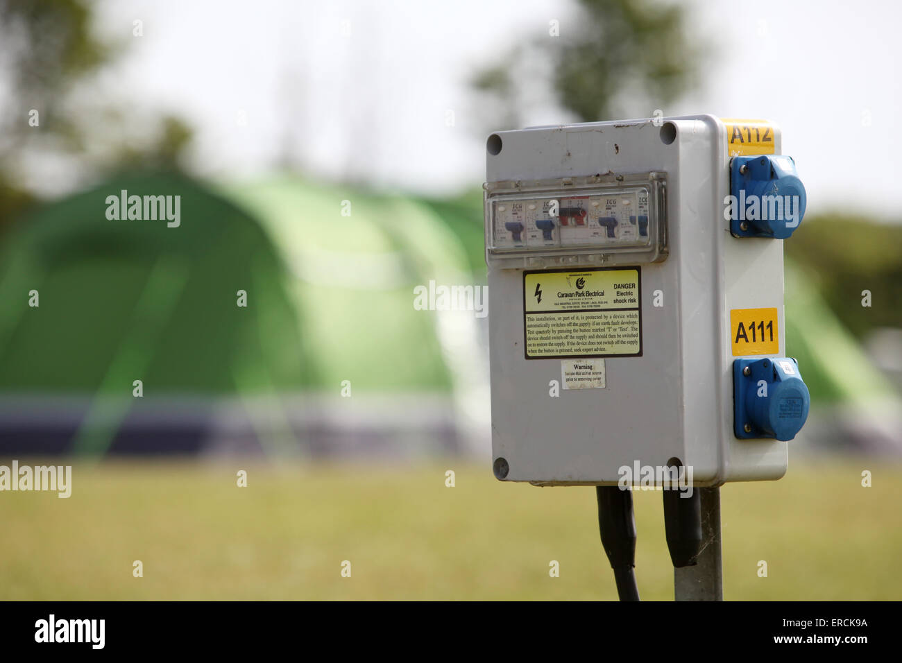 Elektrischer Anschluss Power-Point auf einem Campingplatz in Großbritannien verwendet von Wohnwagen und Zelte Stockfoto