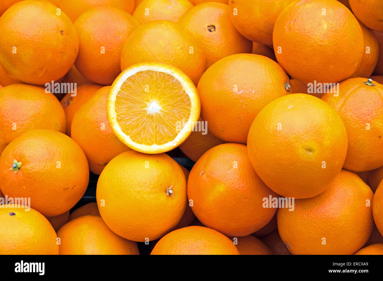 Reifer Orangen zum Verkauf auf einem Markt Stockfoto