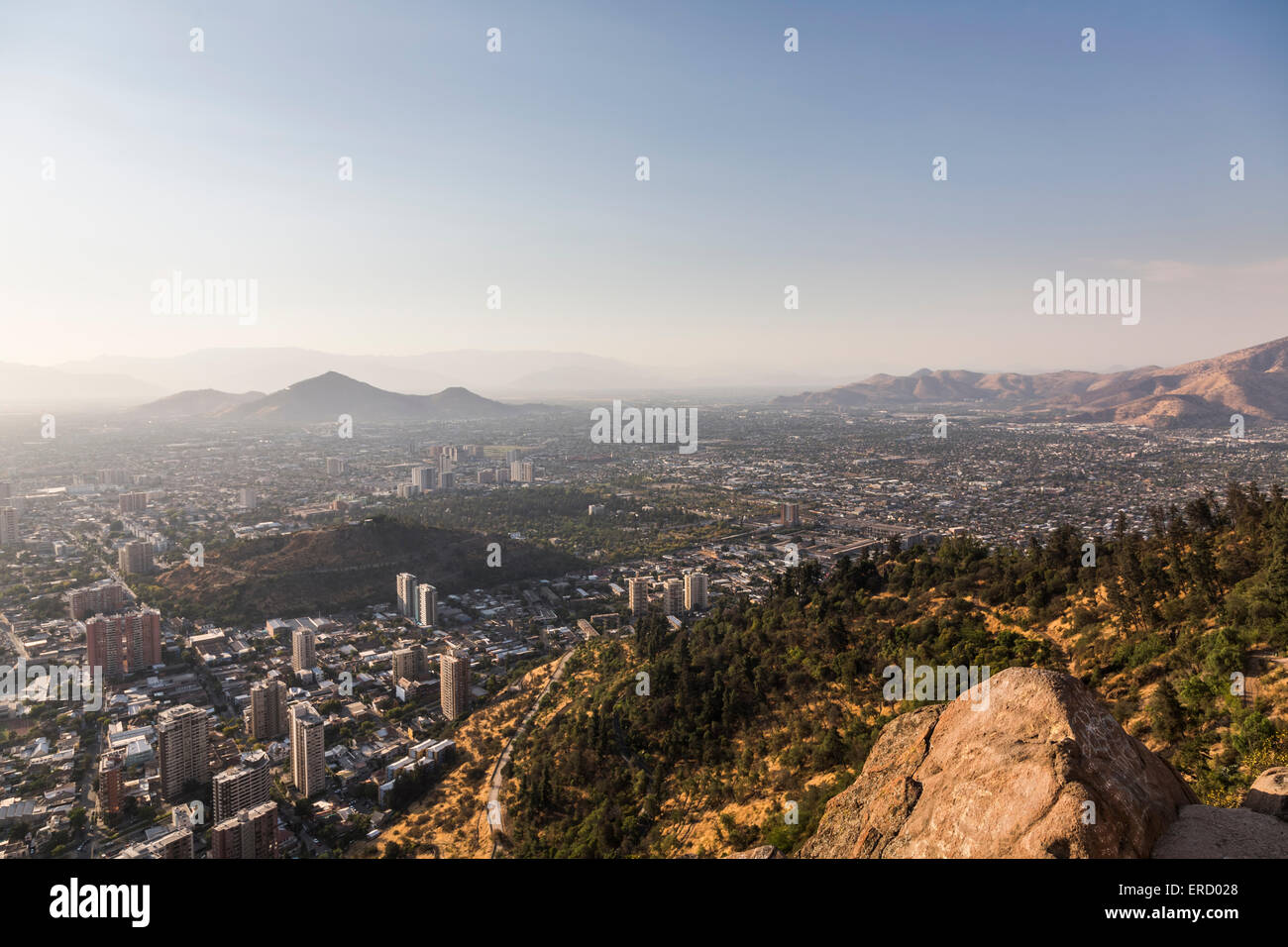 Blick auf Santiago de Chile von Terraza Bellavista, Parque Metropolitano de Santiago Stockfoto