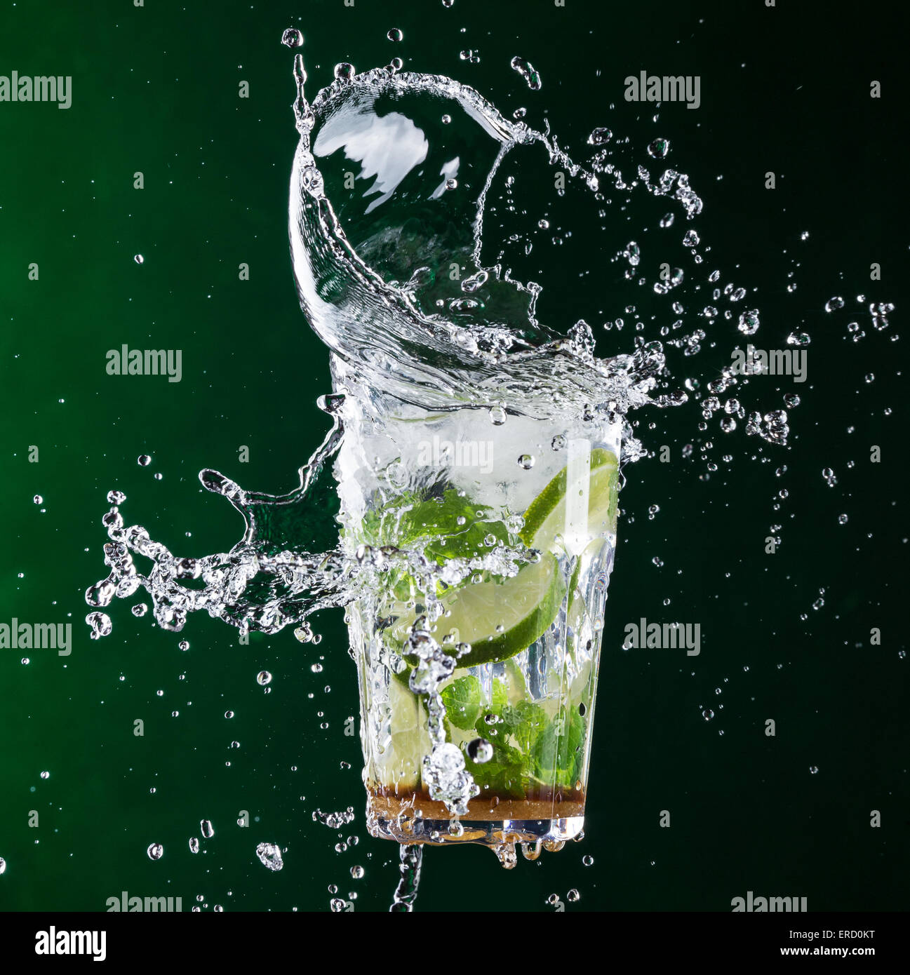 frischen Mojito trinken mit liquid Splash frieren Bewegung. Stockfoto
