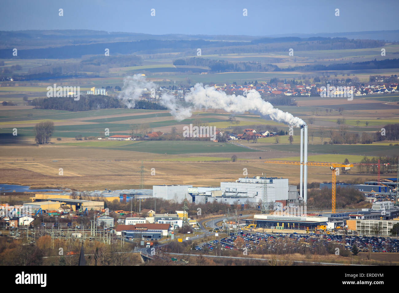 Eine Müllverbrennungsanlage vor Landschaft im ländlichen Raum Stockfoto