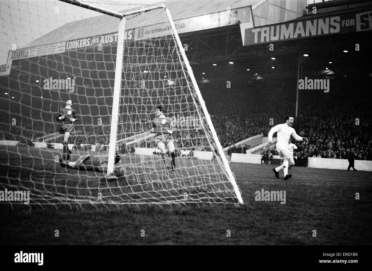 FA-Cup Viertel Finale zweite Wiederholung an Maine Road, Manchester. West Bromwich Albion 2 V Liverpool 1. Frühes Tor durch Jeff Astle von West Bromwich Albion. 18. April 1968. Stockfoto