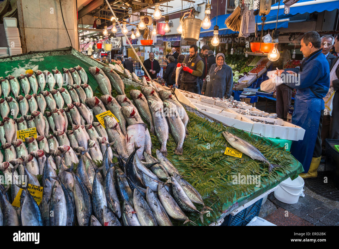 Fischmarkt in Kadiköy auf der asiatischen Seite von Istanbul, Türkei. Stockfoto