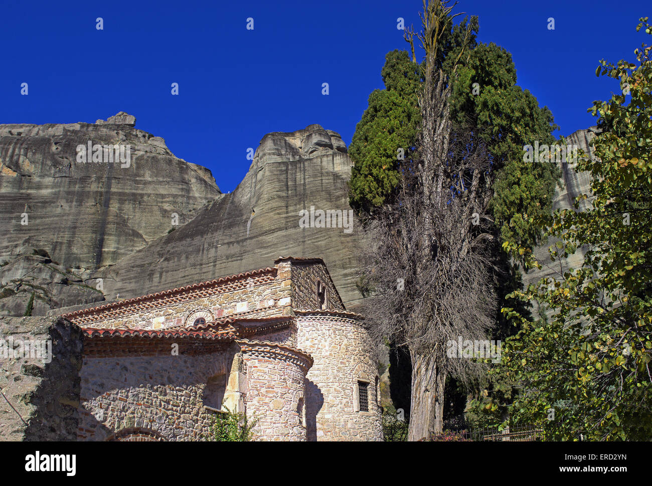 Die frühchristliche Basilika der Dormition der Jungfrau Maria (6. - 7. Jh.) auf dem Gebiet der Stadt Kalambaka, Meteora, Griechenland Stockfoto