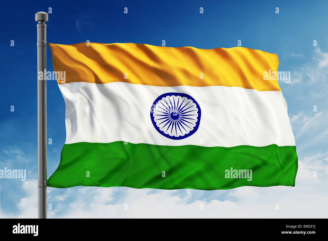 Indien-Flagge auf blauem Himmelshintergrund isoliert Stockfoto