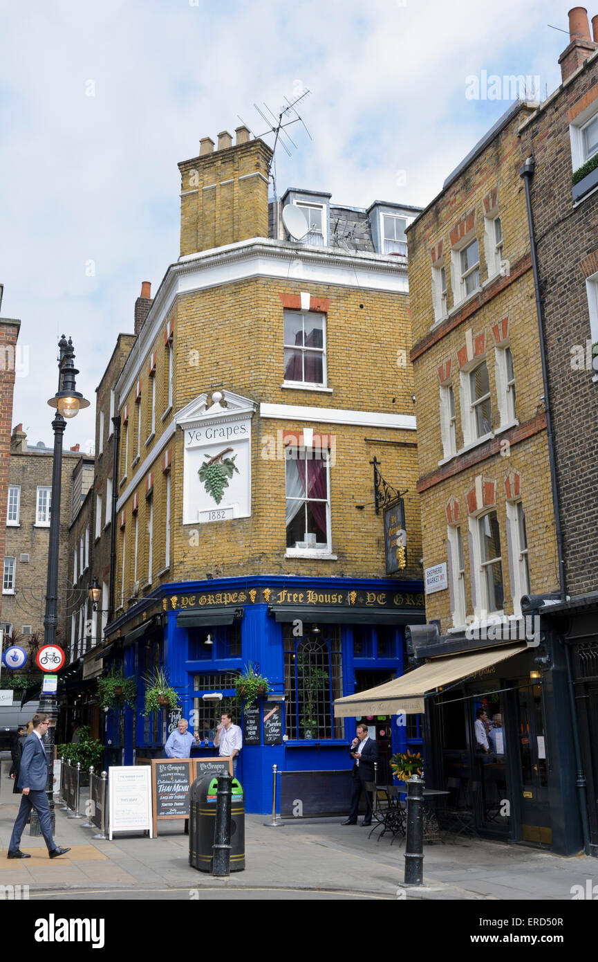 'Ye Trauben' einer berühmten Gastwirtschaft in London, England, Vereinigtes Königreich. Stockfoto