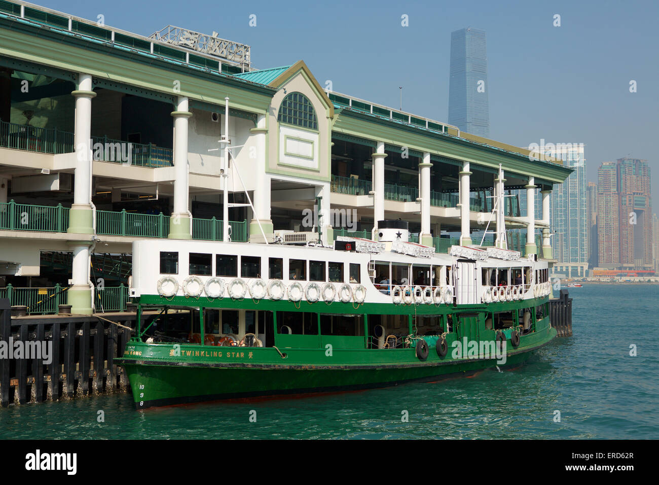 Funkelnde Sterne, einer der White Star Fähren, die tätig sind im Victoria Harbour Hong Kong HK. Stockfoto