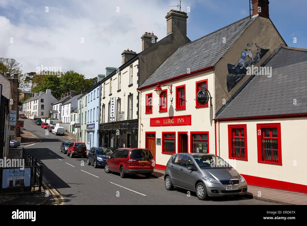 Bars und Kneipen auf A2 Küstenstraße durch Cushendall Glenariffe Straße County Antrim-Nordirland-UK Stockfoto