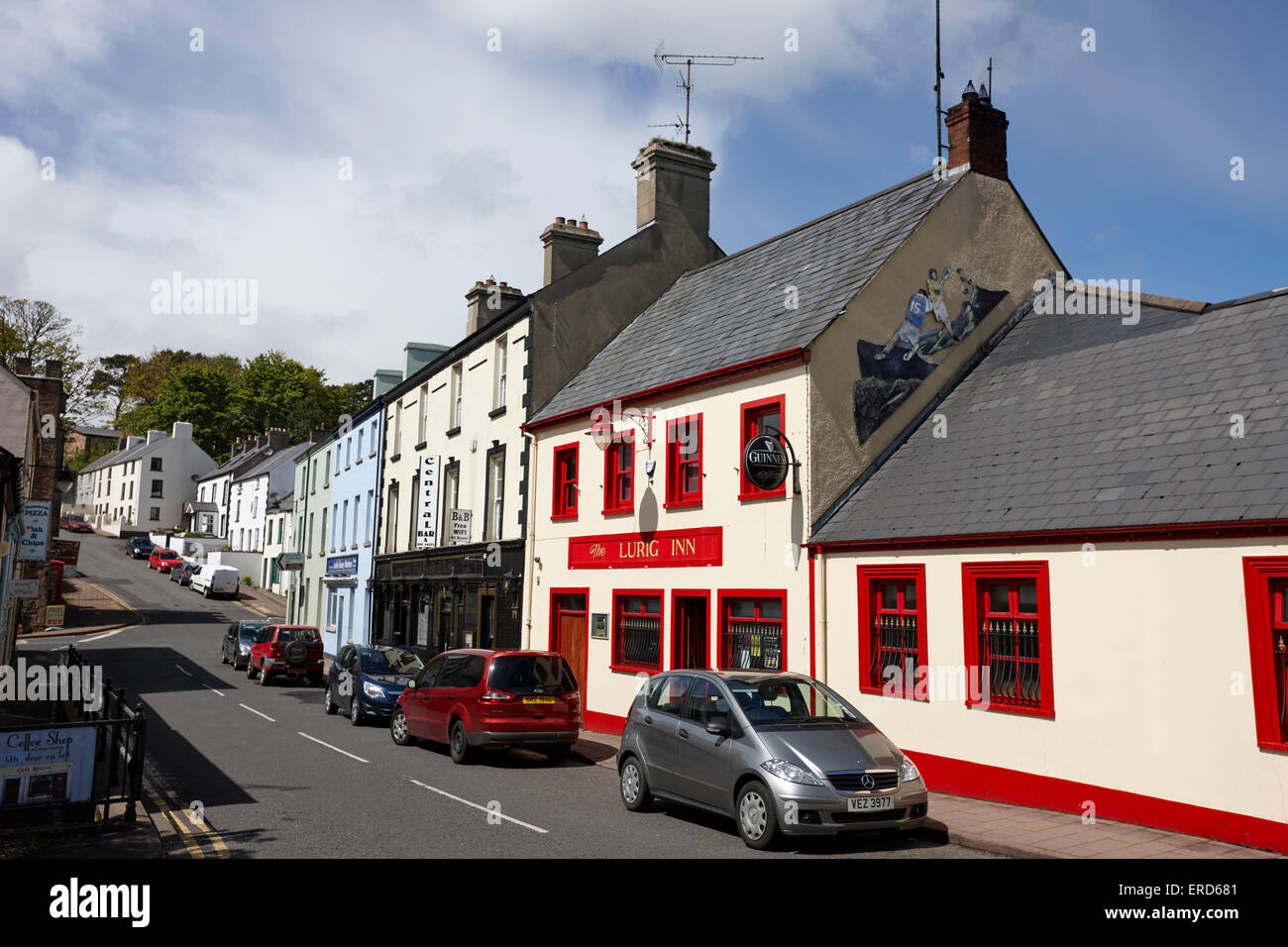 Bars und Kneipen auf A2 Küstenstraße durch Cushendall Glenariffe Straße County Antrim-Nordirland-UK Stockfoto