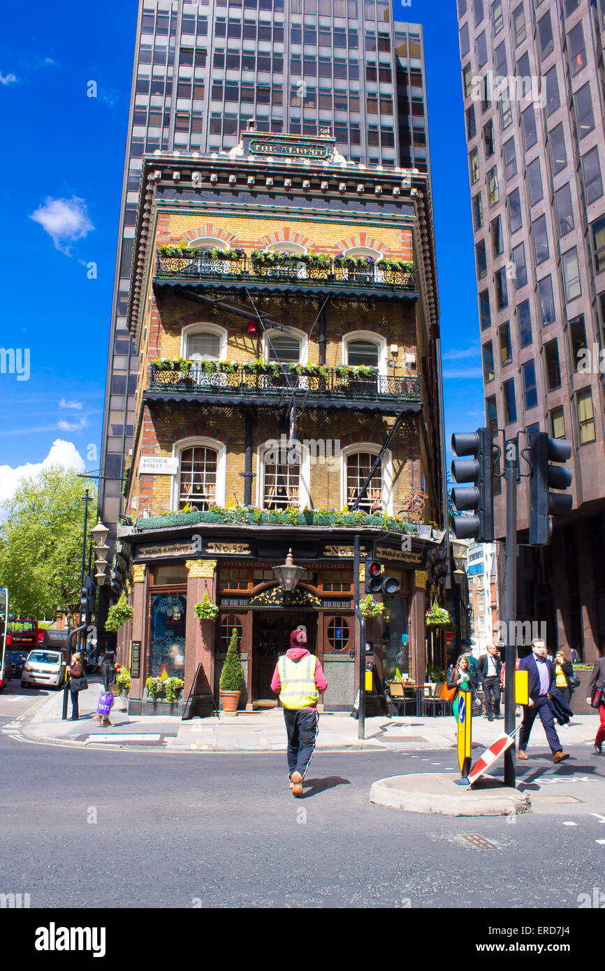Albert, viktorianischen Pub mit reich verzierten Decke. London, Vereinigtes Königreich. Stockfoto