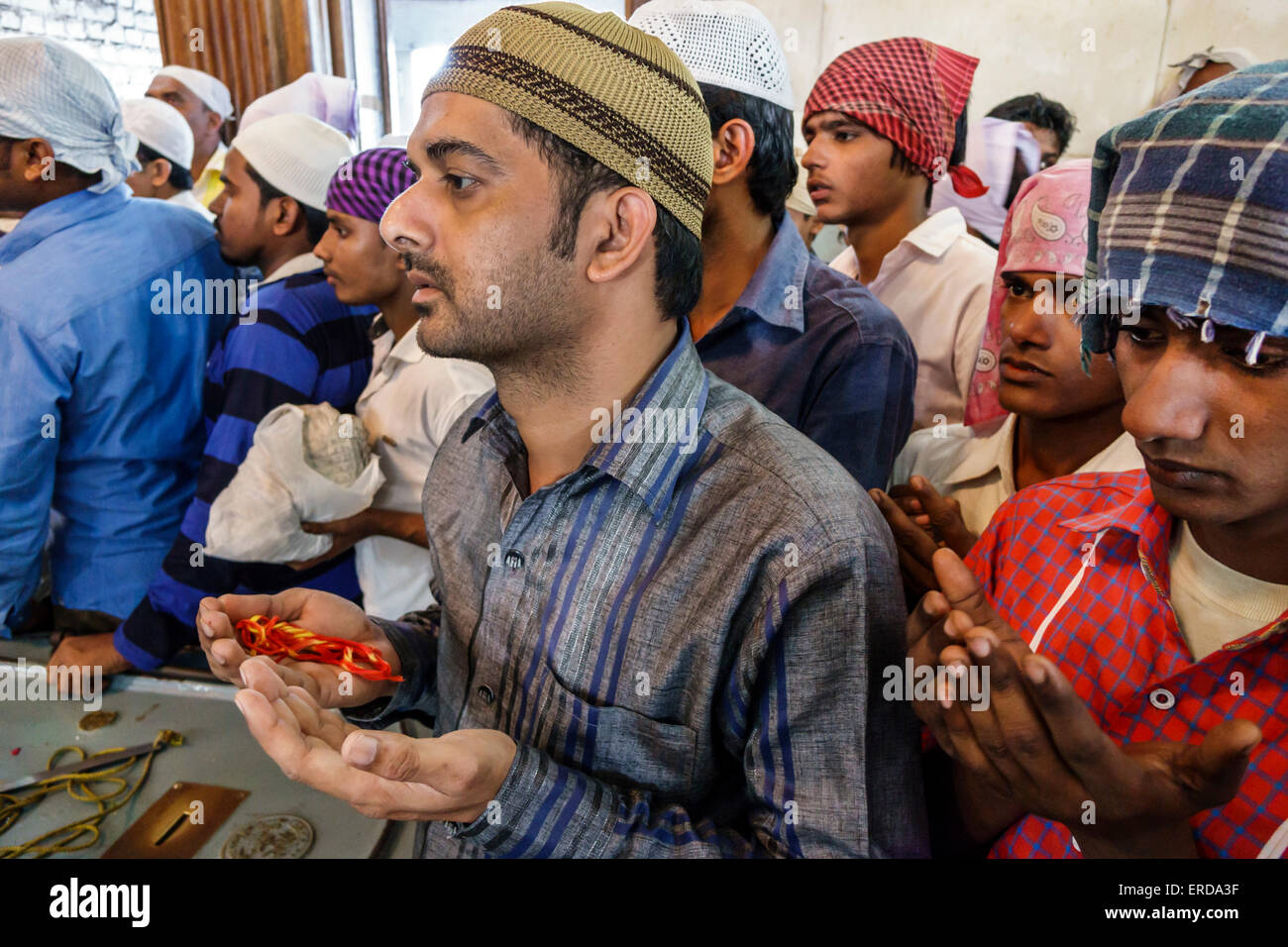 Mumbai Indien, Worli, Haji Ali Dargah, Moschee, indo-islamische Architektur, Sayyed Peer Haji Ali Shah Bukhari Grab, separater Gebetsraum, Mann Männer männlich, Männer, ta Stockfoto