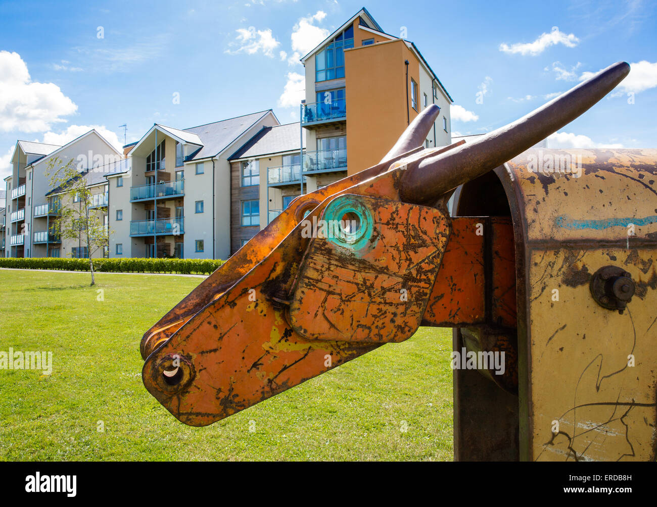 Gas Öl ox Skulptur von Jason Lane auf ein Gehäuse Entwicklung in Portishead Somerset UK Stockfoto