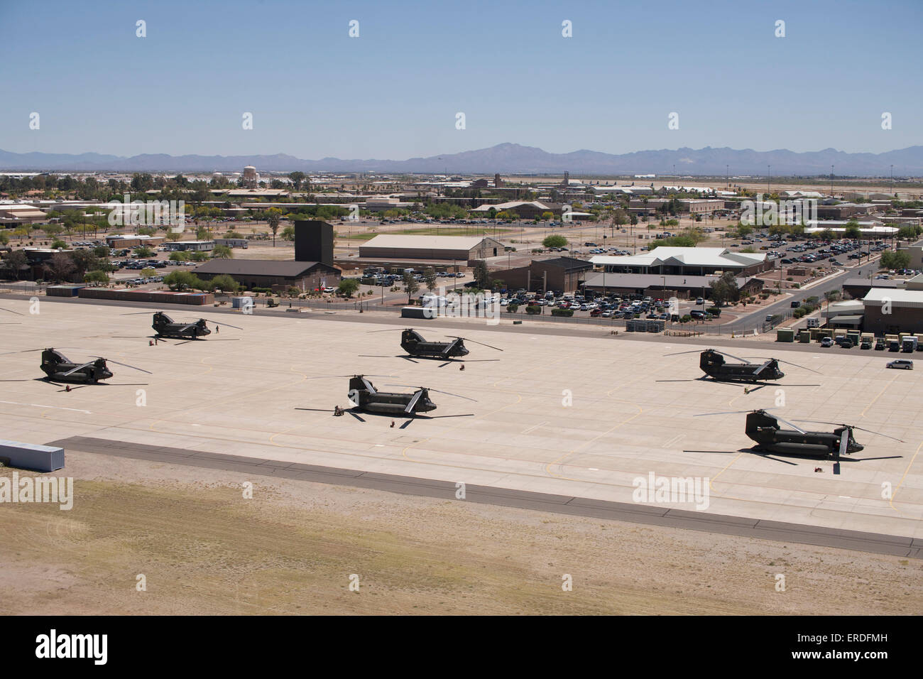 CH-47 Chinook-Hubschrauber auf dem Flug Linie auf der Davis-Monthan Air Base während des Trainings Angel Thunder 2013. Stockfoto