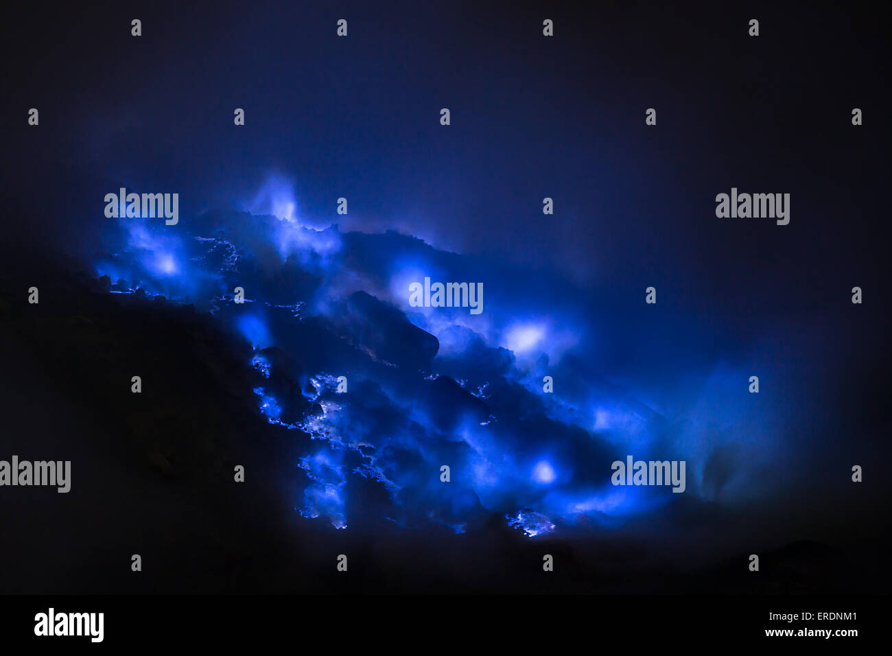 Blaue Schwefel Flammen, Kawah Ijen Vulkan, Ost-Java Stockfoto