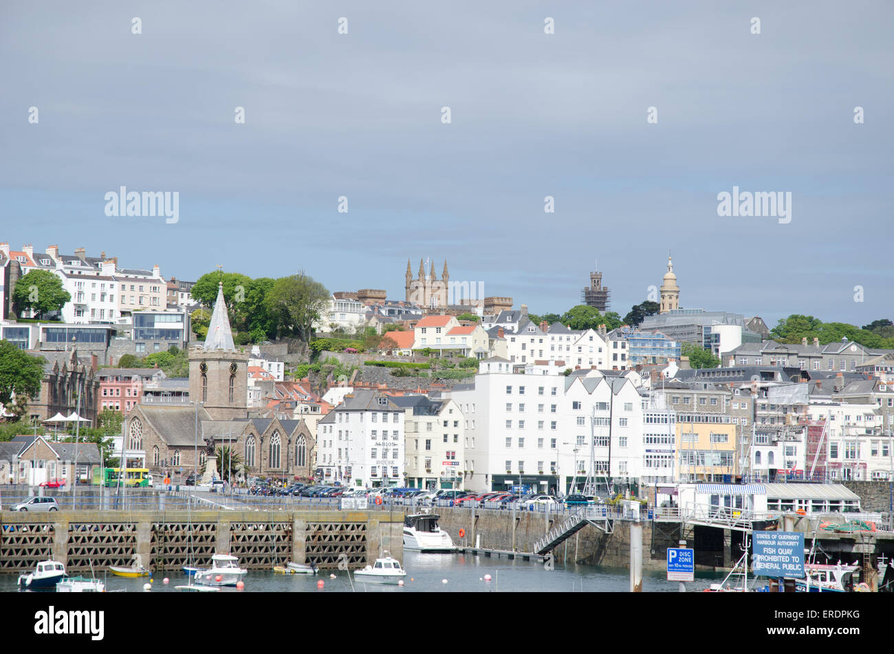 St Peter Port Harbour Town Guernsey Kanalinseln Stockfoto