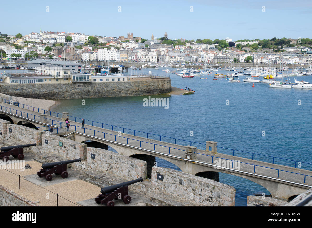 St Peter Port Harbour Town Guernsey Kanalinseln Stockfoto
