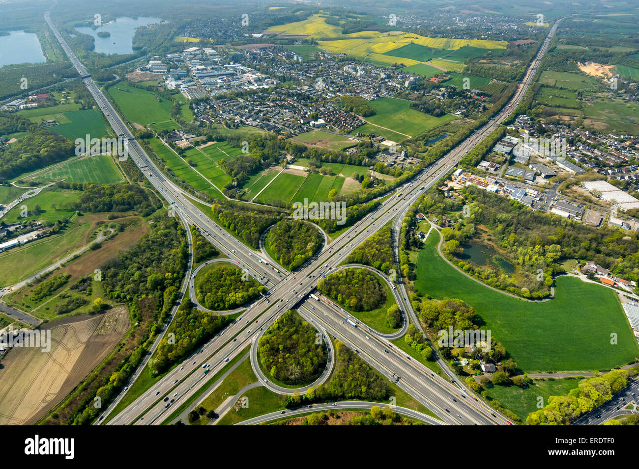 Autobahn oder Landstraße Kreuzung Holden, Erkrath, Nordrhein-Westfalen, Deutschland Stockfoto