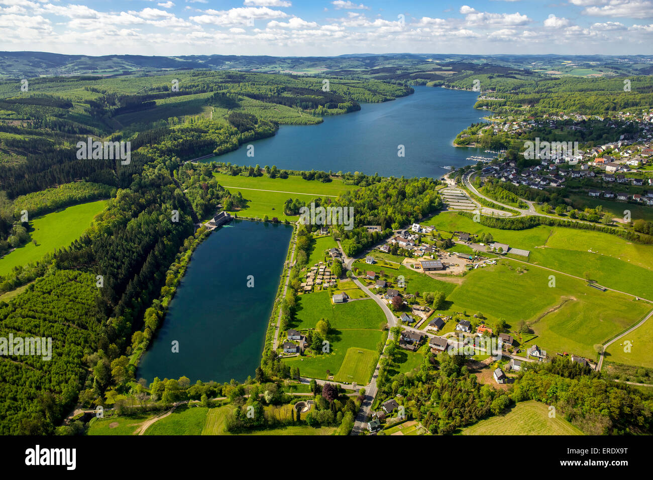 Sorpetalsperre Damm mit Ausgleich Reservoir, Sundern, Sauerland, Nordrhein-Westfalen, Deutschland Stockfoto