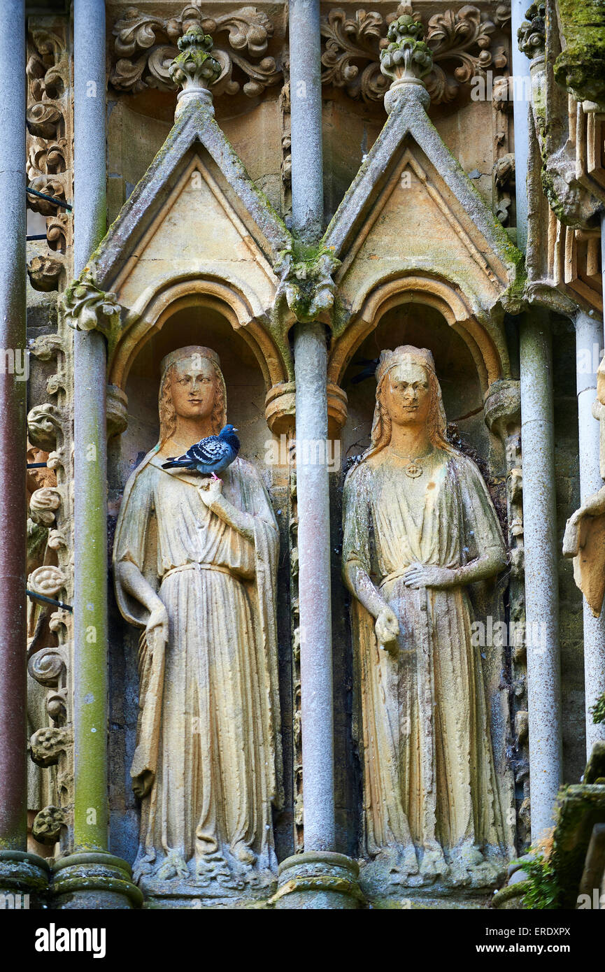 Statuen auf der Fassade der mittelalterlichen Wells Cathedral in der frühen englischen gotischen Stil in 1175, Wells, Somerset, England Stockfoto