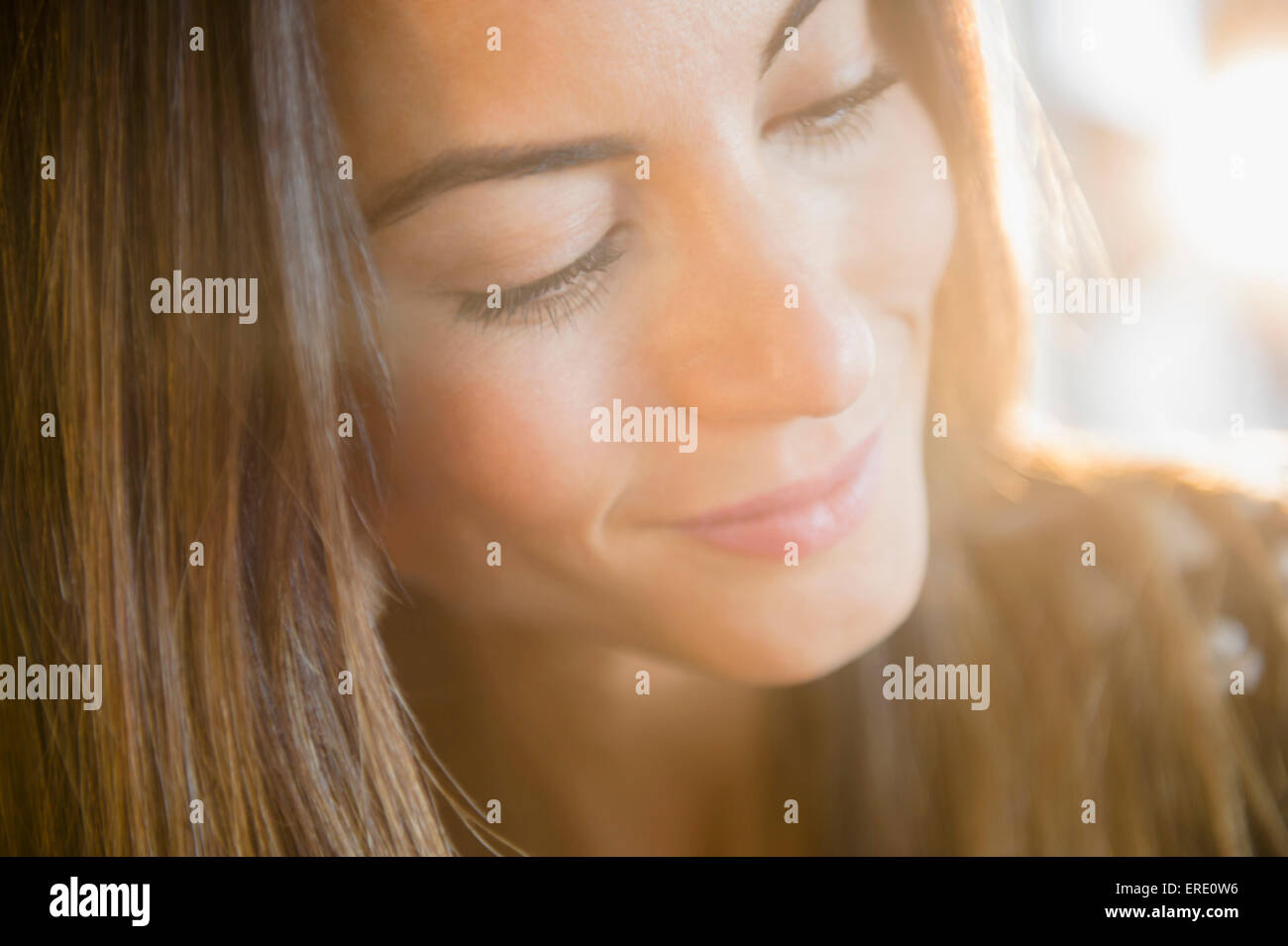 Nahaufnahme des Gesichts von lächelnden Frau kaukasischen Stockfoto