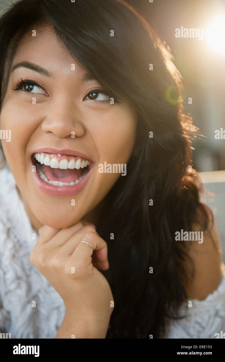 Nahaufnahme von Pacific Islander lachende Frau Stockfoto