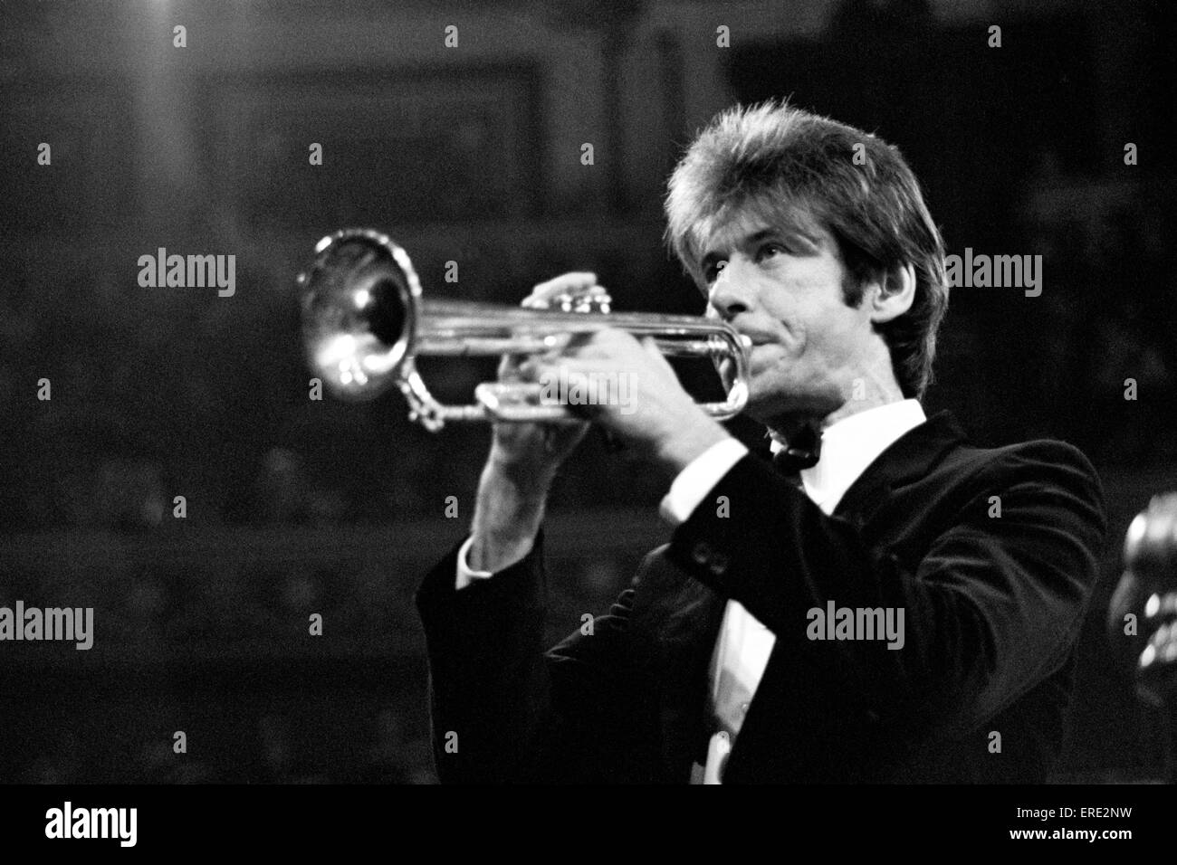 Trompete und Kornett Brite John Wallace, OBE (geb. 1949) erklingt in der Royal Albert Hall, London 1983 Stockfoto