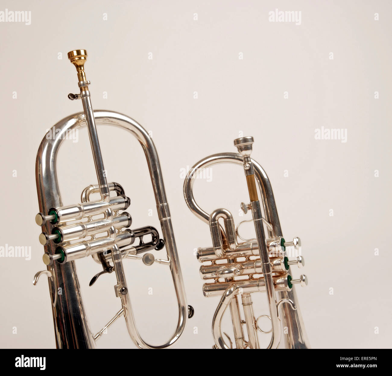 Die Sopranistin Kornett und Flügelhorn, Detail der Kolben. Brass Band Instrumente, Silber Band Stockfoto