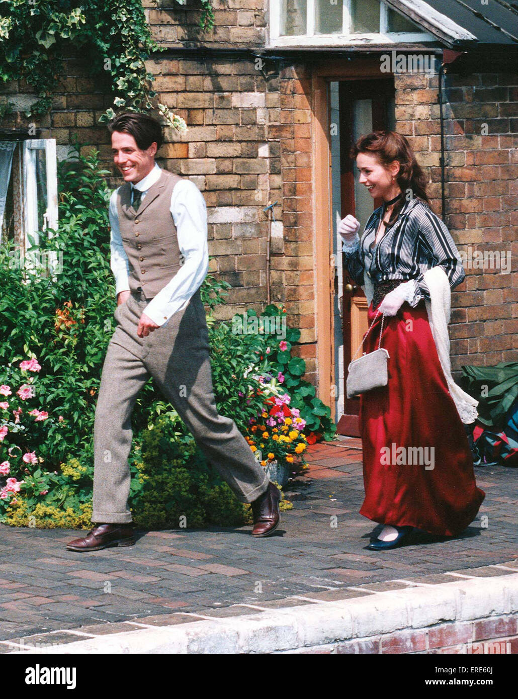 Hugh Grant wird gejagt von Tara FitzGerald auf Hampton Loade Station Shropshire auf The Severn Valley Dampfeisenbahn, während die Stockfoto