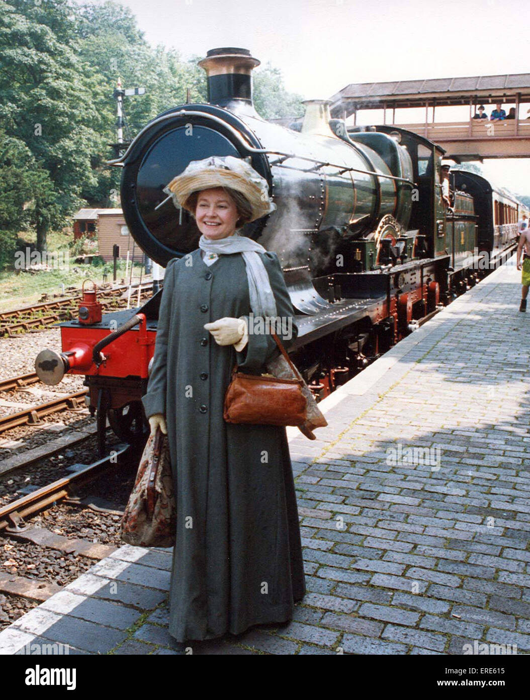 Prunella Scales Dreharbeiten Howards Ende Bewdley Station Worcestershire auf die Severn Valley Dampfeisenbahn im Juli 1991. Stockfoto