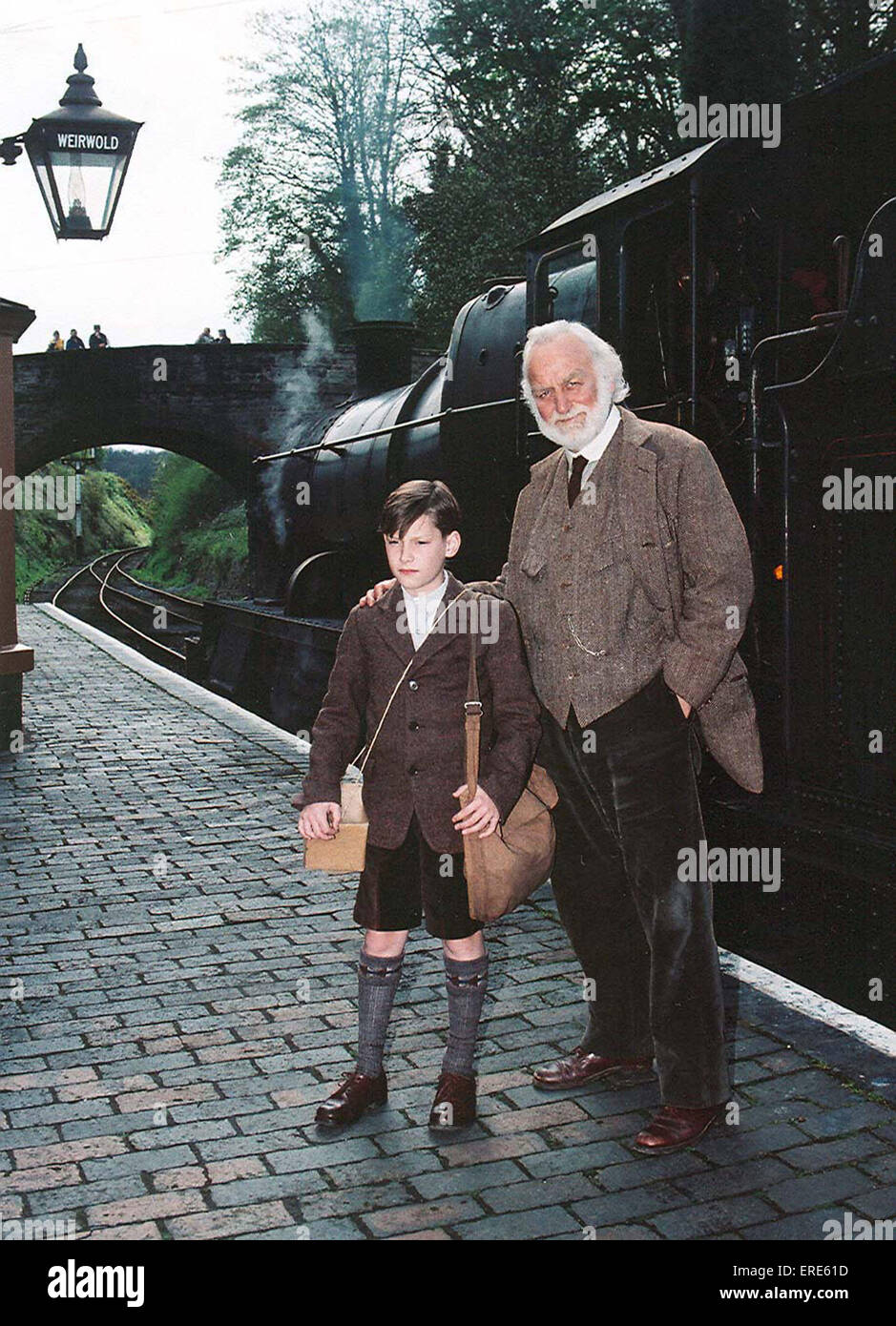 John Thaw Dreharbeiten gute Nacht Herr Tom auf Arley Station Worcestershire auf The Severn Valley Dampfeisenbahn im April 1998. Stockfoto