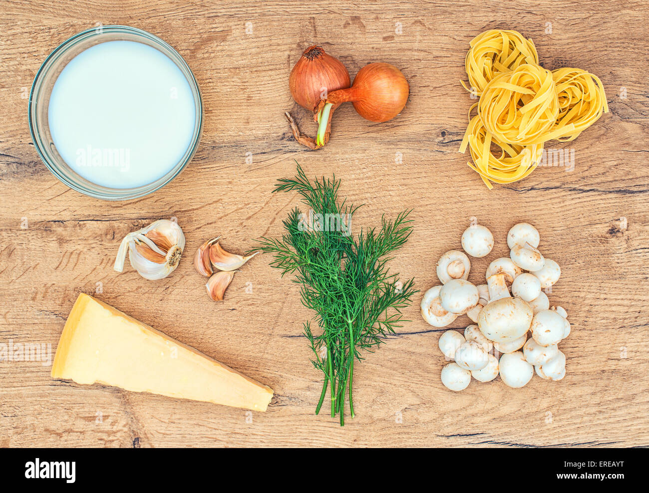 Zutaten für Pasta mit Pilzen. Stockfoto