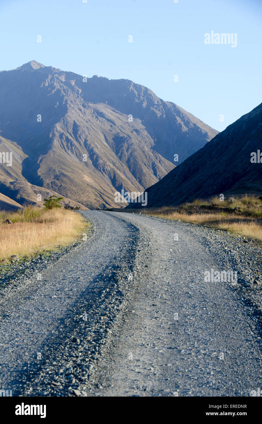 Schotterstraße, Berge, Mount Nicholas Road, Central Otago, Südinsel, Neuseeland Stockfoto