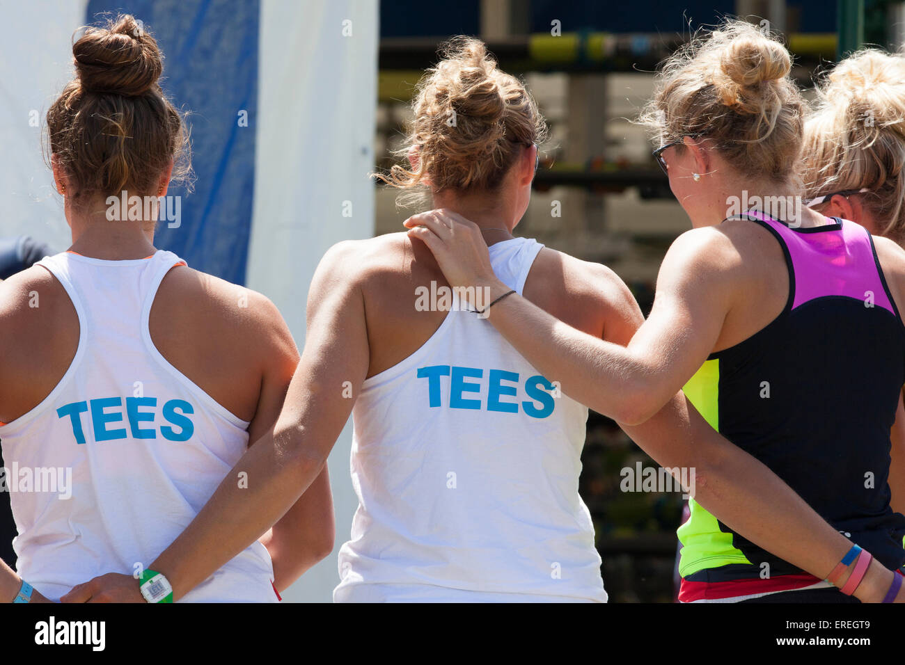 Frauen-Ruderer kurz vor ihrer Rasse bei der Henley Royal Regatta Stockfoto