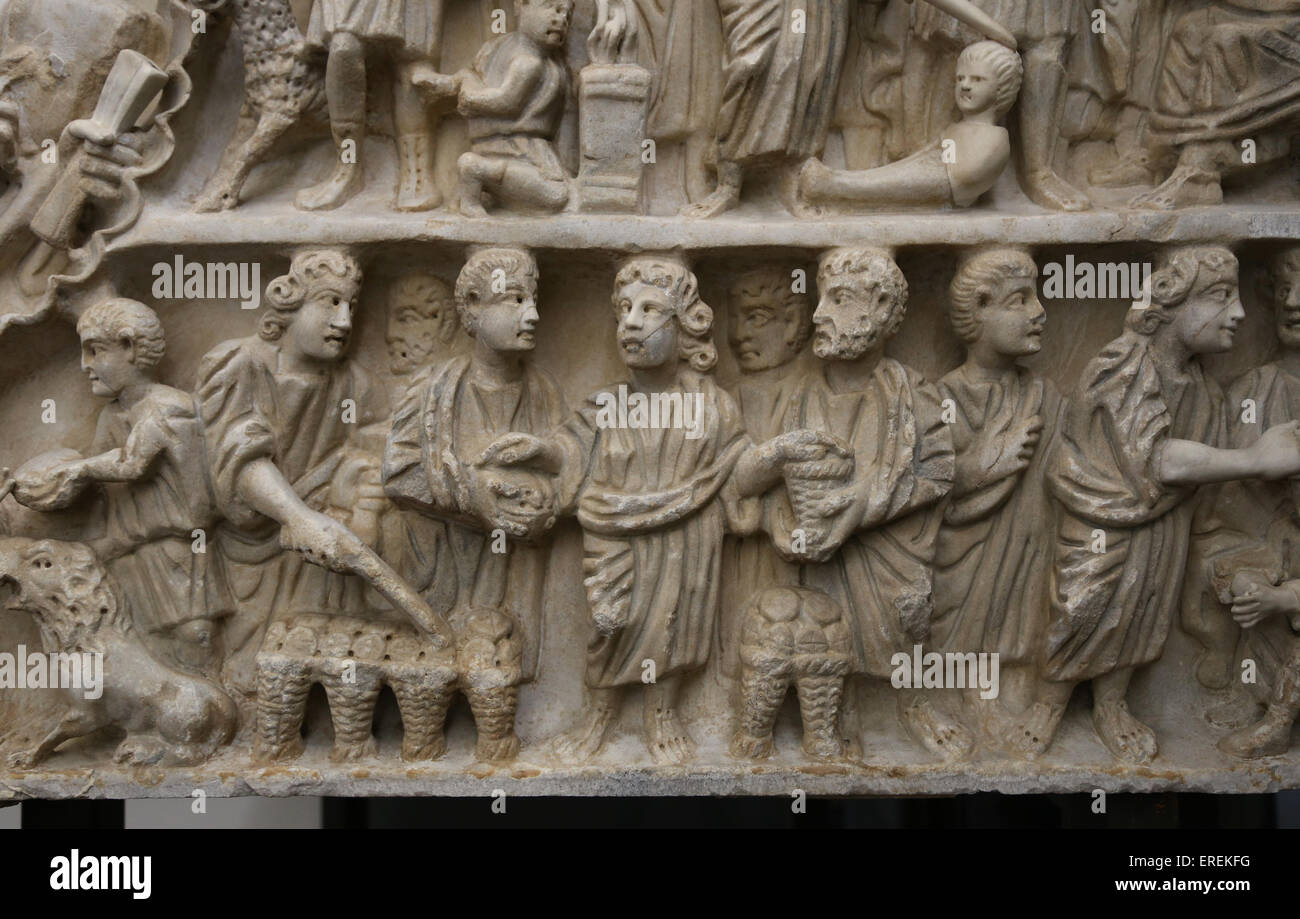 Frühchristliche. Die Vermehrung der Brote und der Fische. Detail römischen Sarkophag. 4. c. Vatikanischen Museen. Stockfoto