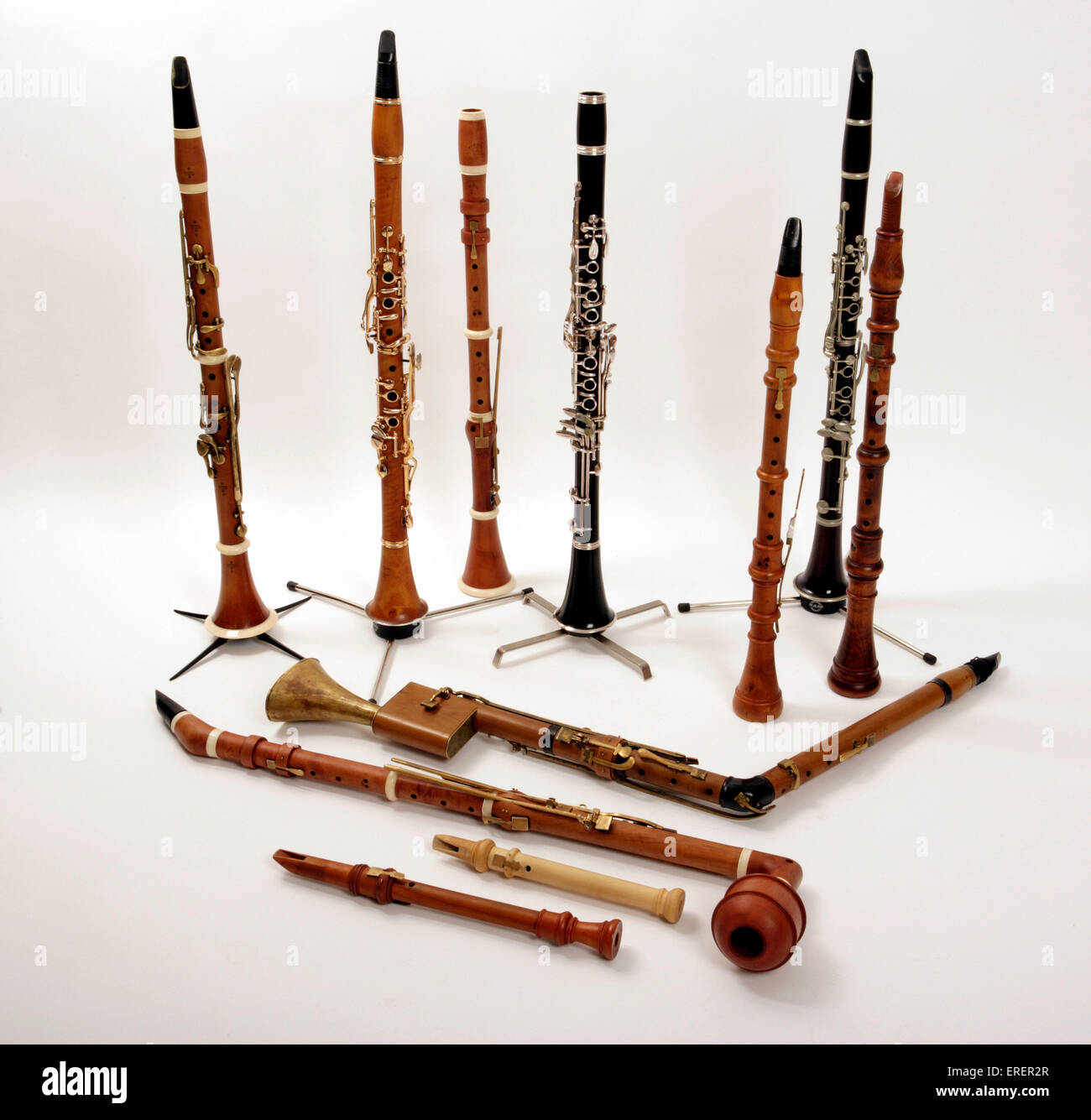 Sammlung von barocken und klassischen Periode Holzblasinstrumente. Basset, Horn, Bassettklarinette, Periode Klarinetten, Chalumeau, Stockfoto