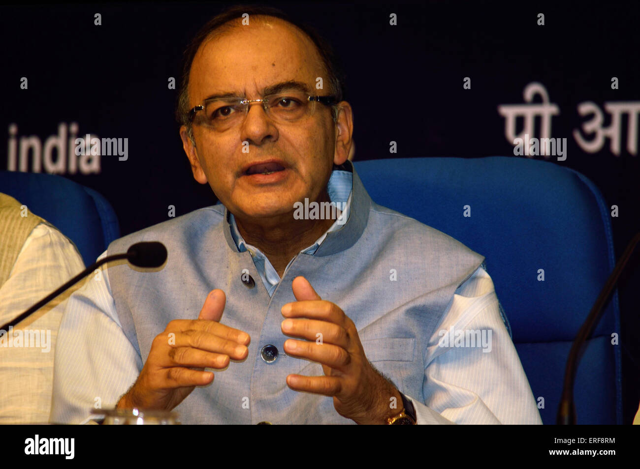 Arun Jaitley Minister für Finanzen, Corporate Affairs.Information und Rundfunk briefing des Pressekorps 22. Februar 2015 Stockfoto