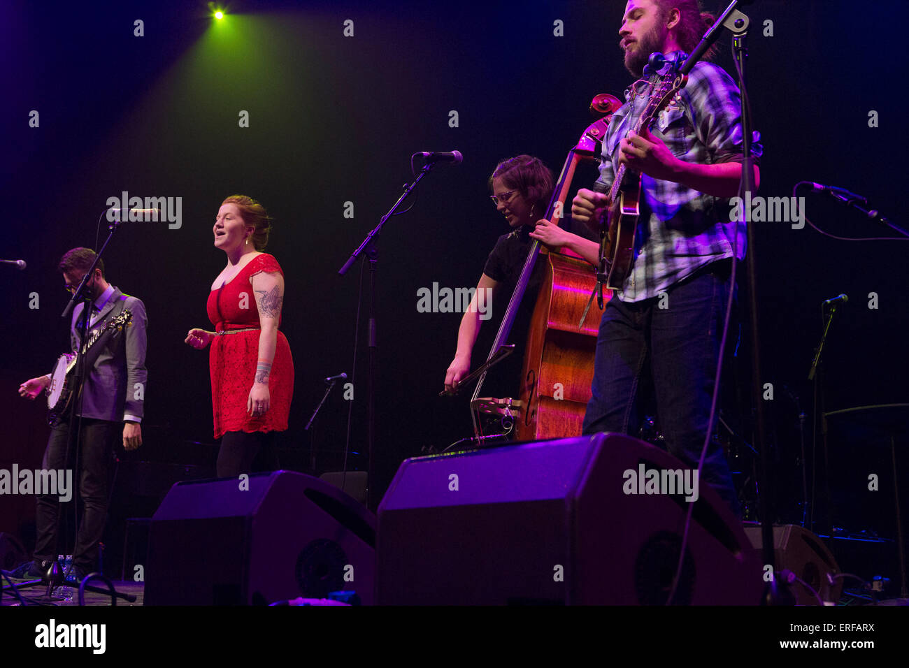 Freude Kills Sorrow, amerikanischen zeitgenössischen String Band, trat beim Eröffnungskonzert Celtic Verbindungen 2014. Spielen Sie mit Sitz in Boston, progressive Bluegrass mit Emma Beaton auf Gesang, mit neuen Ep Wide Awake. Stockfoto