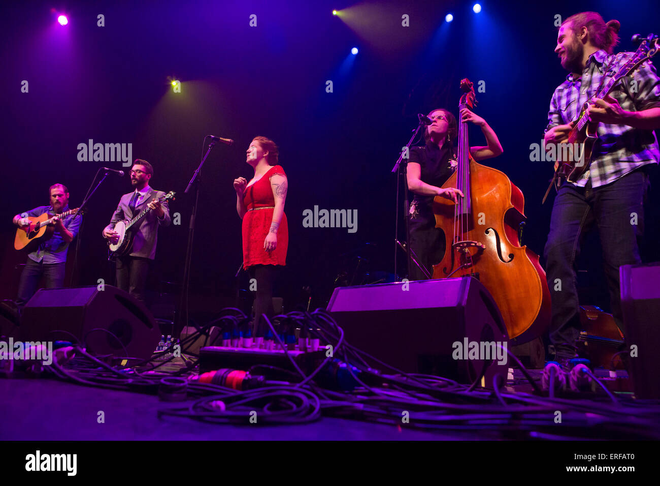 Freude Kills Sorrow, amerikanischen zeitgenössischen String Band, trat beim Eröffnungskonzert Celtic Verbindungen 2014. Spielen Sie mit Sitz in Boston, progressive Bluegrass mit Emma Beaton auf Gesang, mit neuen Ep Wide Awake. Stockfoto