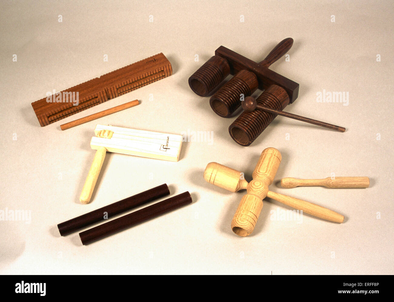 Kleinen Percussion - Guiros, Rassel, Holzblock, claves Stockfoto