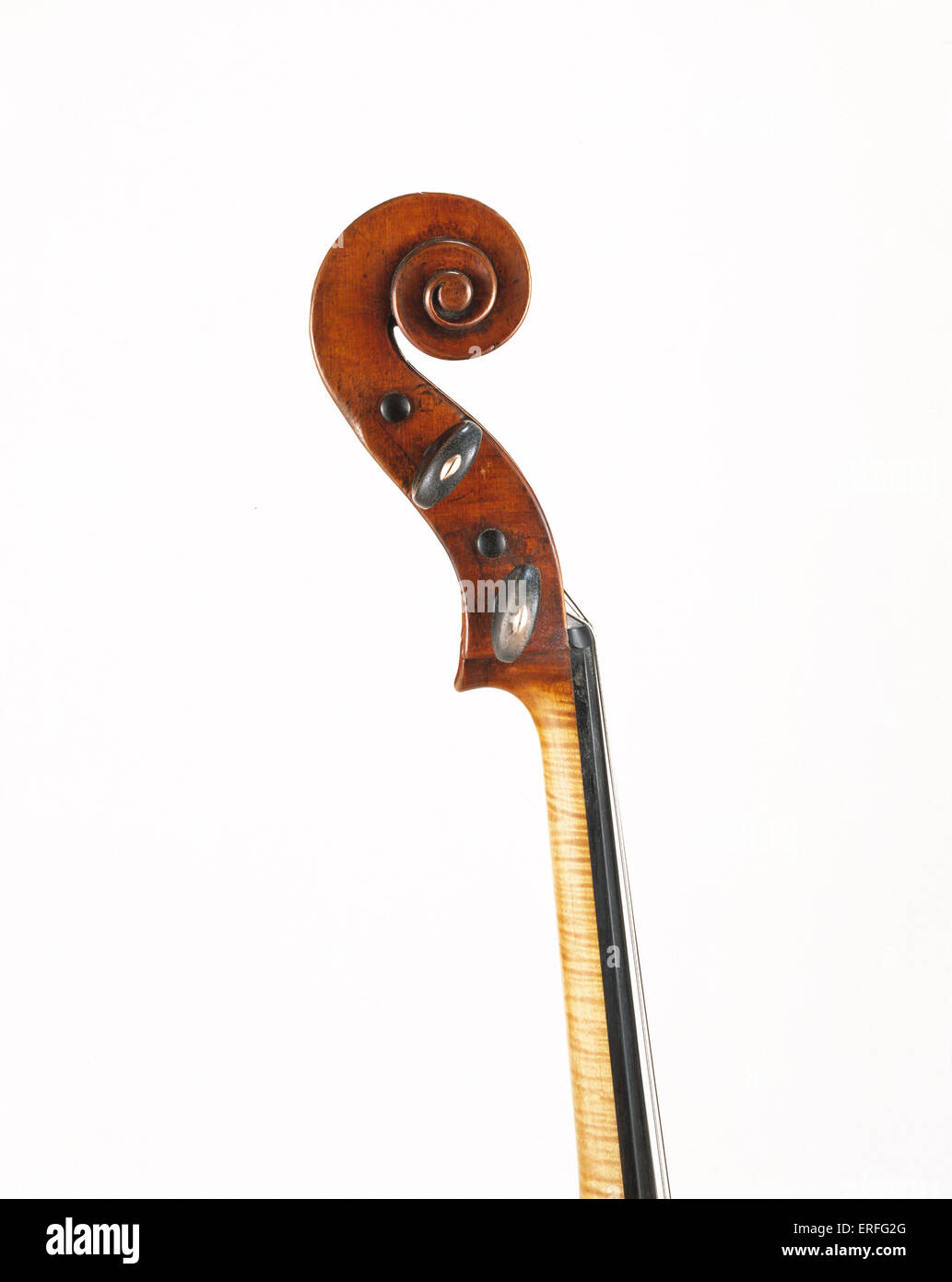 Cello "Marquis de Corberon" von Stradivari, Cremona 1726. Scroll rechts Stradivarius.  Bildnachweis: Clarissa Bruce/Royal Academy Stockfoto