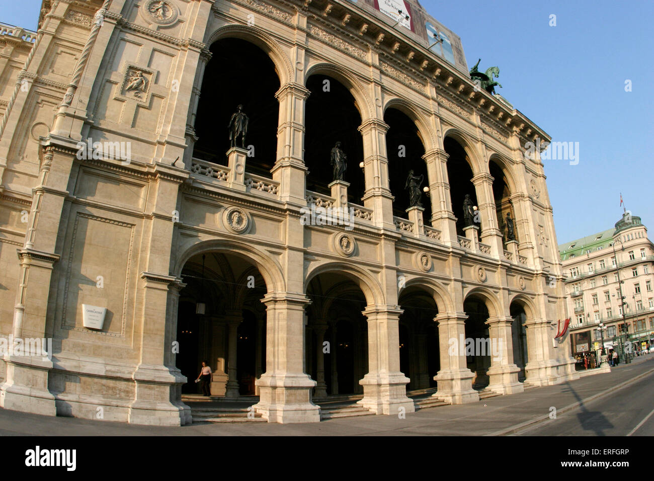 Fassade der Wiener Oper. 25. Mai 1869 eröffnet. Stockfoto