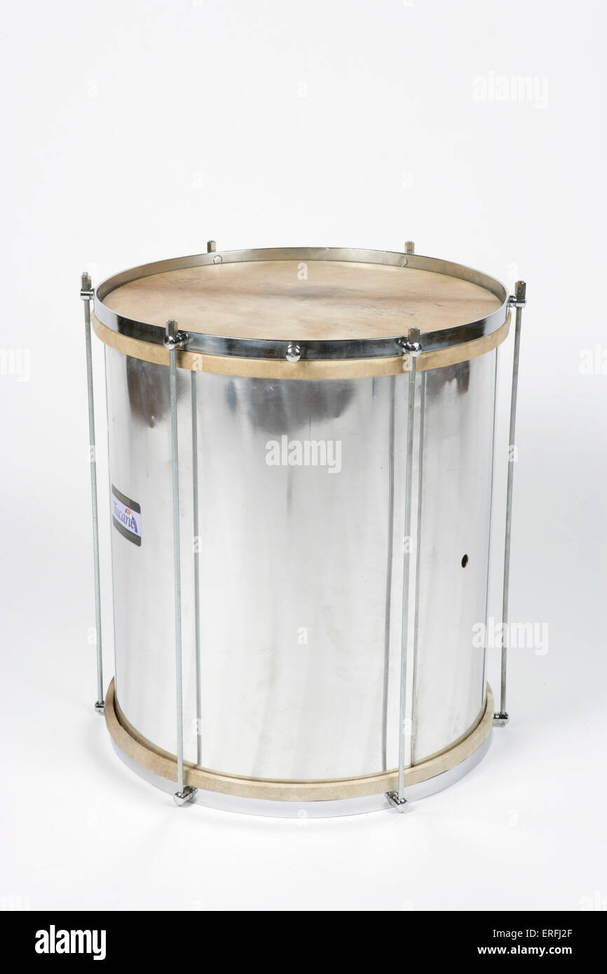 Surdo - großen Bassdrum verwendet in der brasilianischen Musik, Samba.  Weißen Hintergrund. Stockfoto